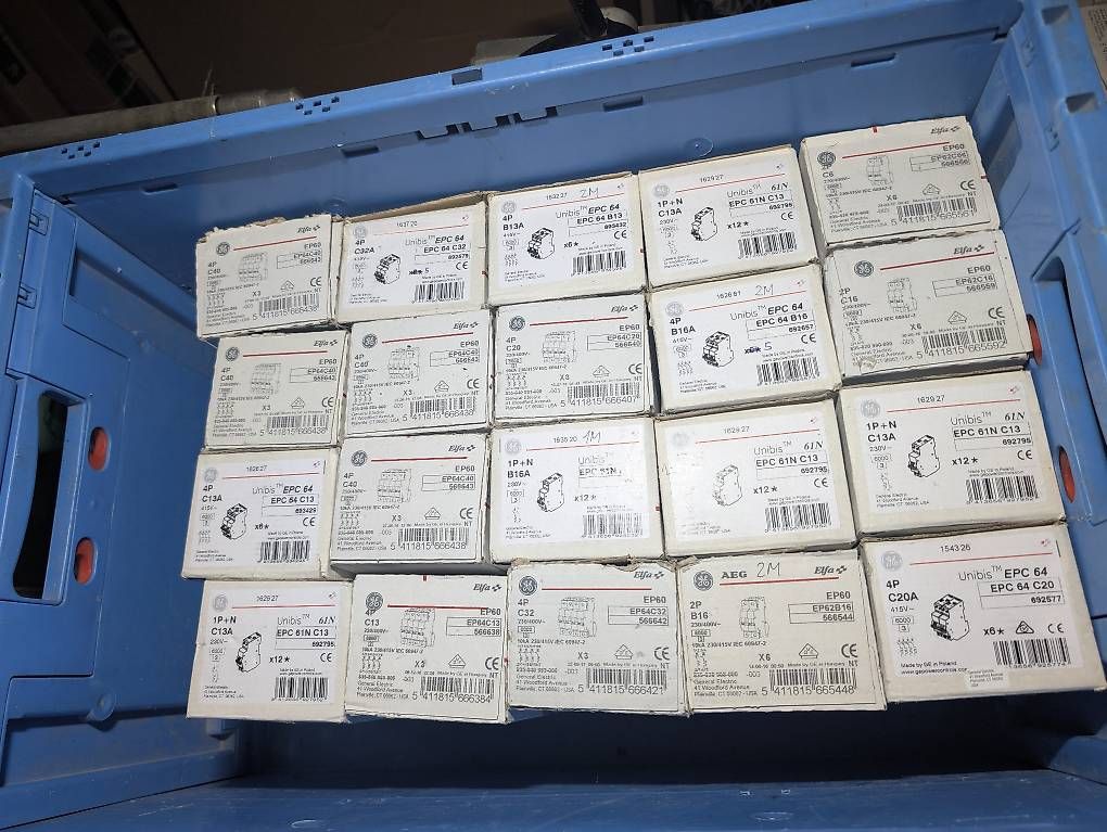 Stromzufuhr: Lot de disjoncteurs  – Neu und originalverpackt aus Sion von ers_qf7t 1