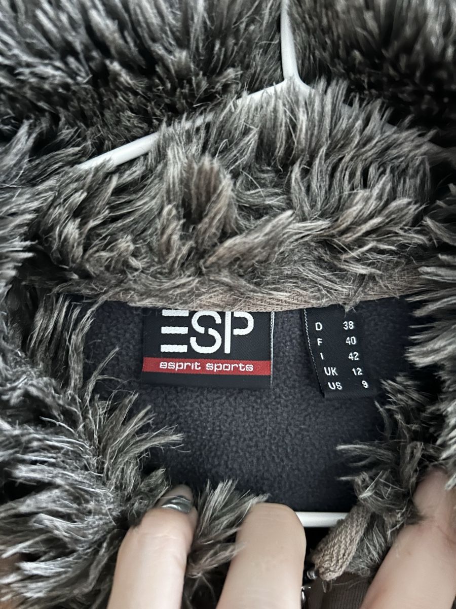 Esprit Giacche: Jacke mit Fellkapuze – Usato da Uster venduto da alin13e 5