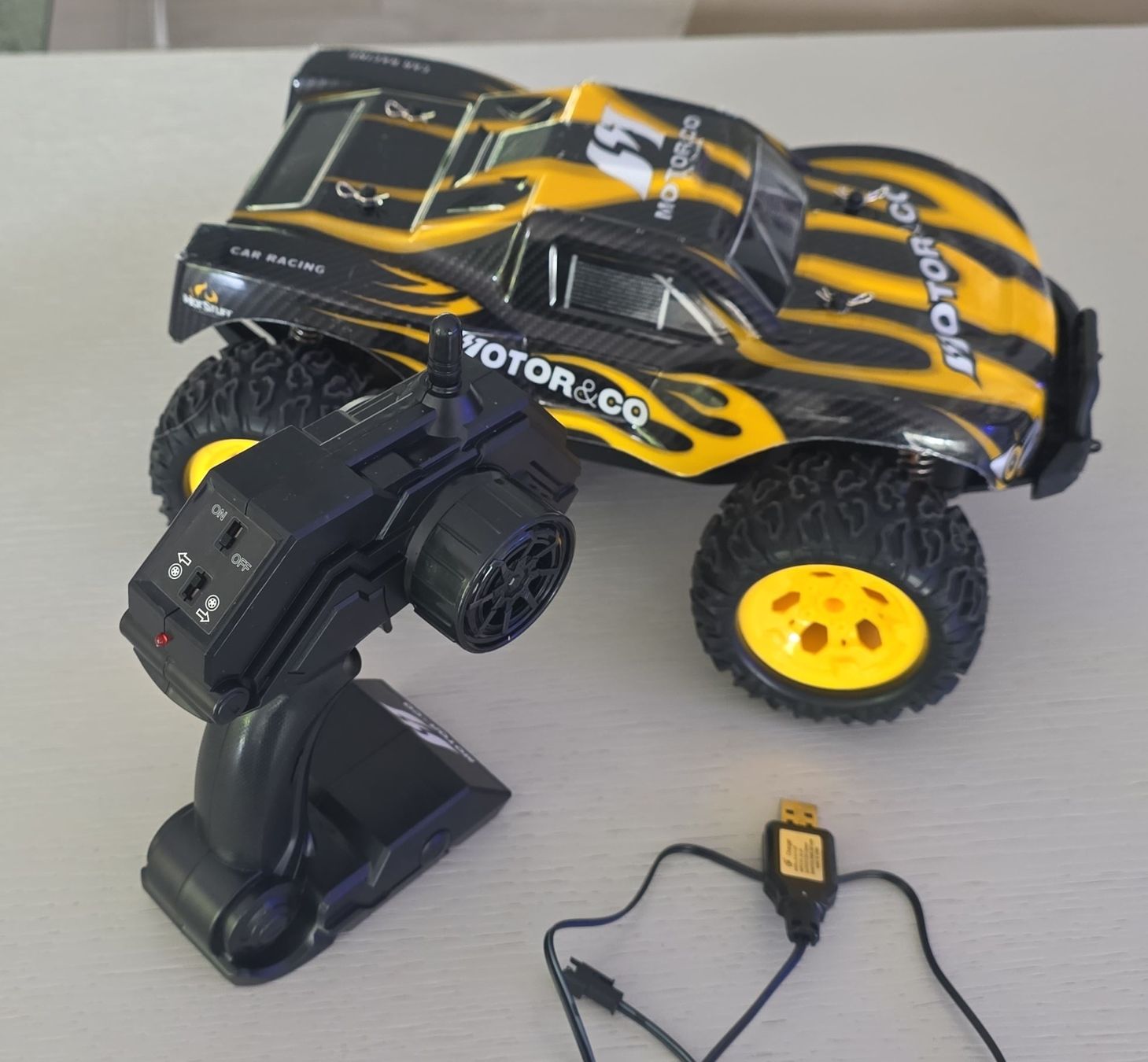 RC Modellbau: Voiture télécommandée jaune et noir neuve  – Neu (gemäss Beschreibung) aus Mézières VD von mpasche