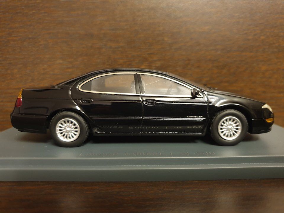 Chrysler Modellini d'auto: Chrysler 300M (2002) – Nuovo e nell'imballaggio originale da Flawil venduto da Imperiosud 2