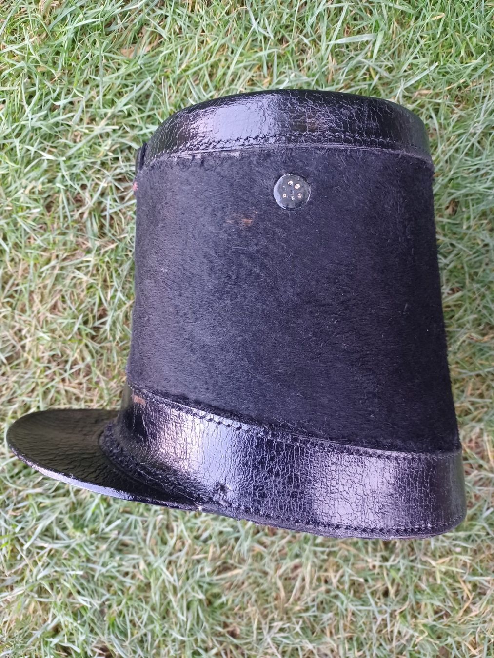 Schweizer Armee Uniformen: 1 Tschako, leer, Ord. 1852 – Defekt aus Horw von  4