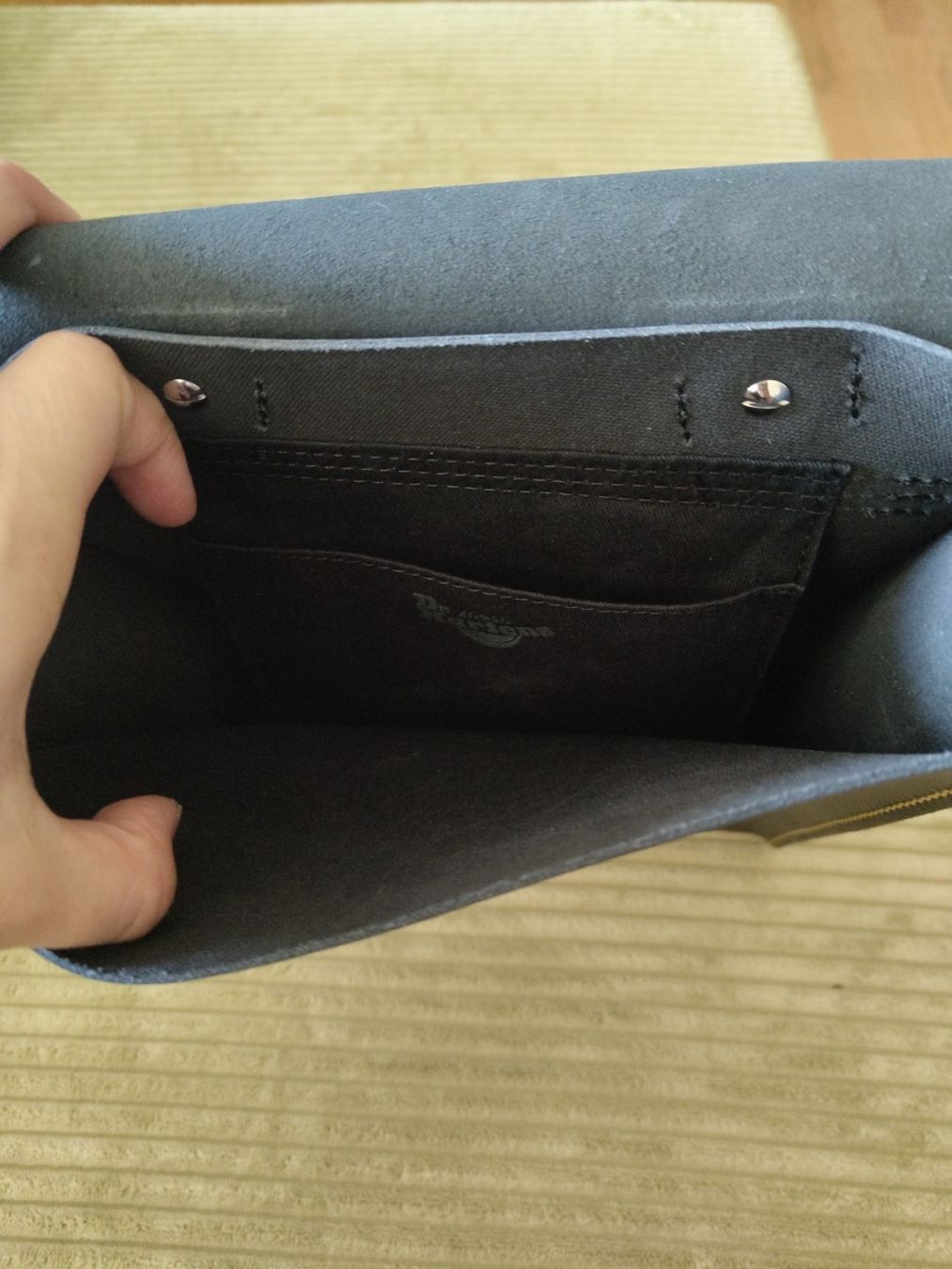 Dr. Martens Zaini: Dr. Martens Rucksack – Nuovo (secondo la descrizione) da Schönenwerd venduto da yayu_01 2