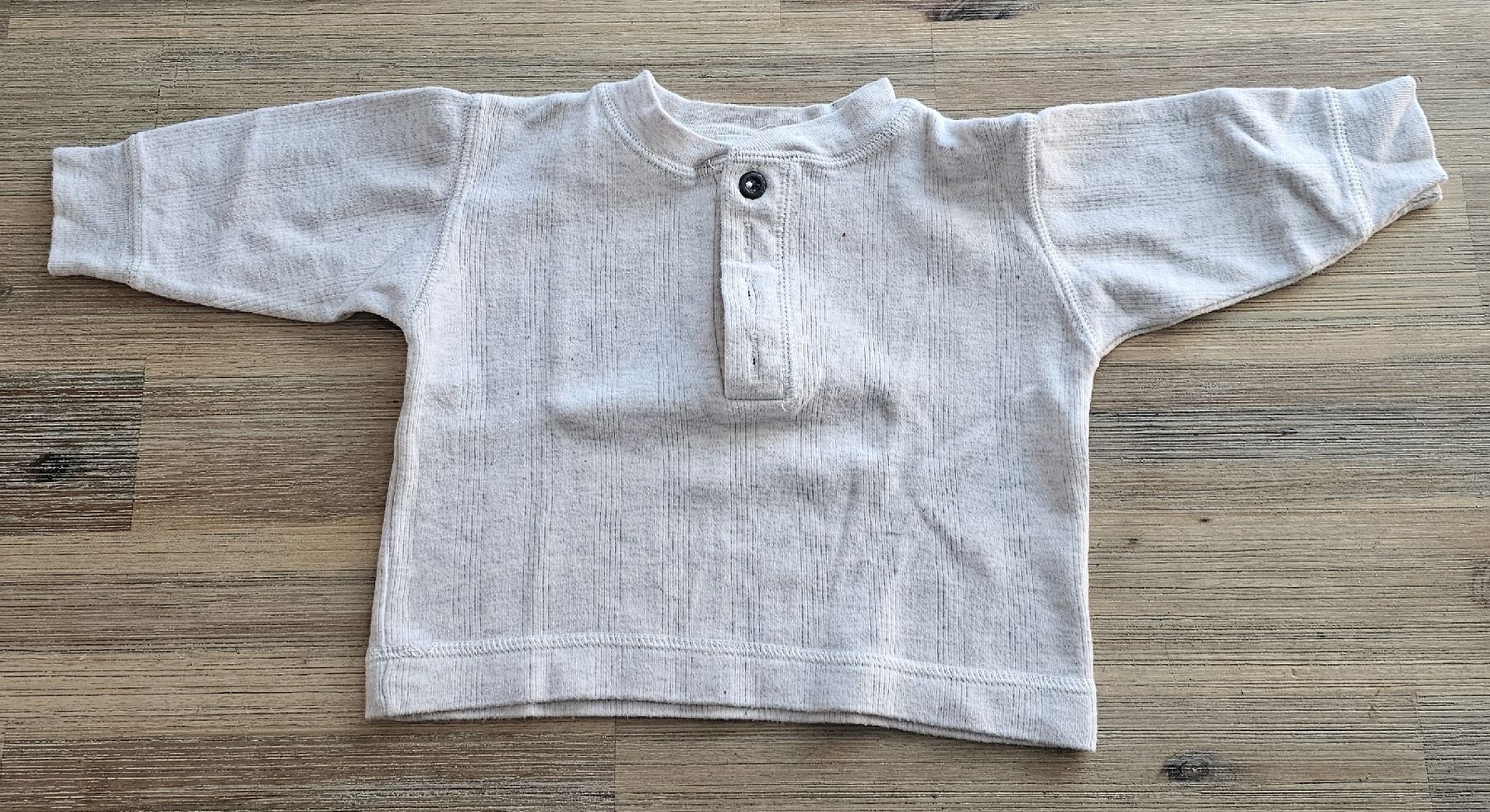 H&M Pullover & Sweatshirts: Dünner Baby Pullover beige Grösse 62 H&M – Gebraucht aus Basel von Sinibini86