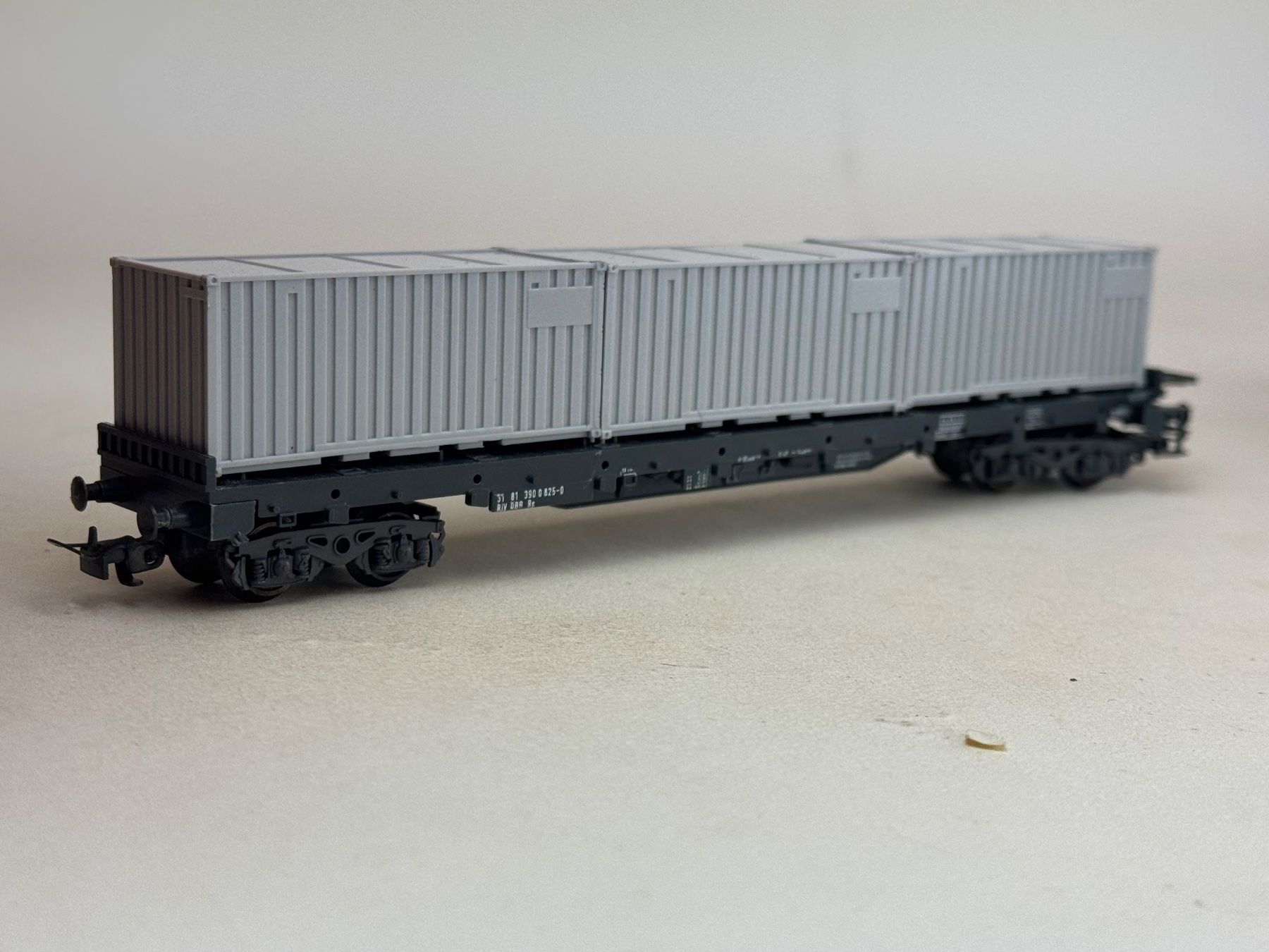 Liliput Trains électriques: EB- Liliput Containerwagon 3 graue 20 Ft. Container – D'occasion à Elm par Wikmtz 1