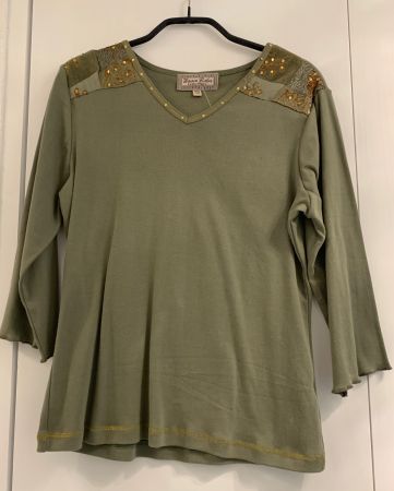 NEU: olivgrün; indisch, Baumwoll/Shirt Boom Baba; NP: 39.-