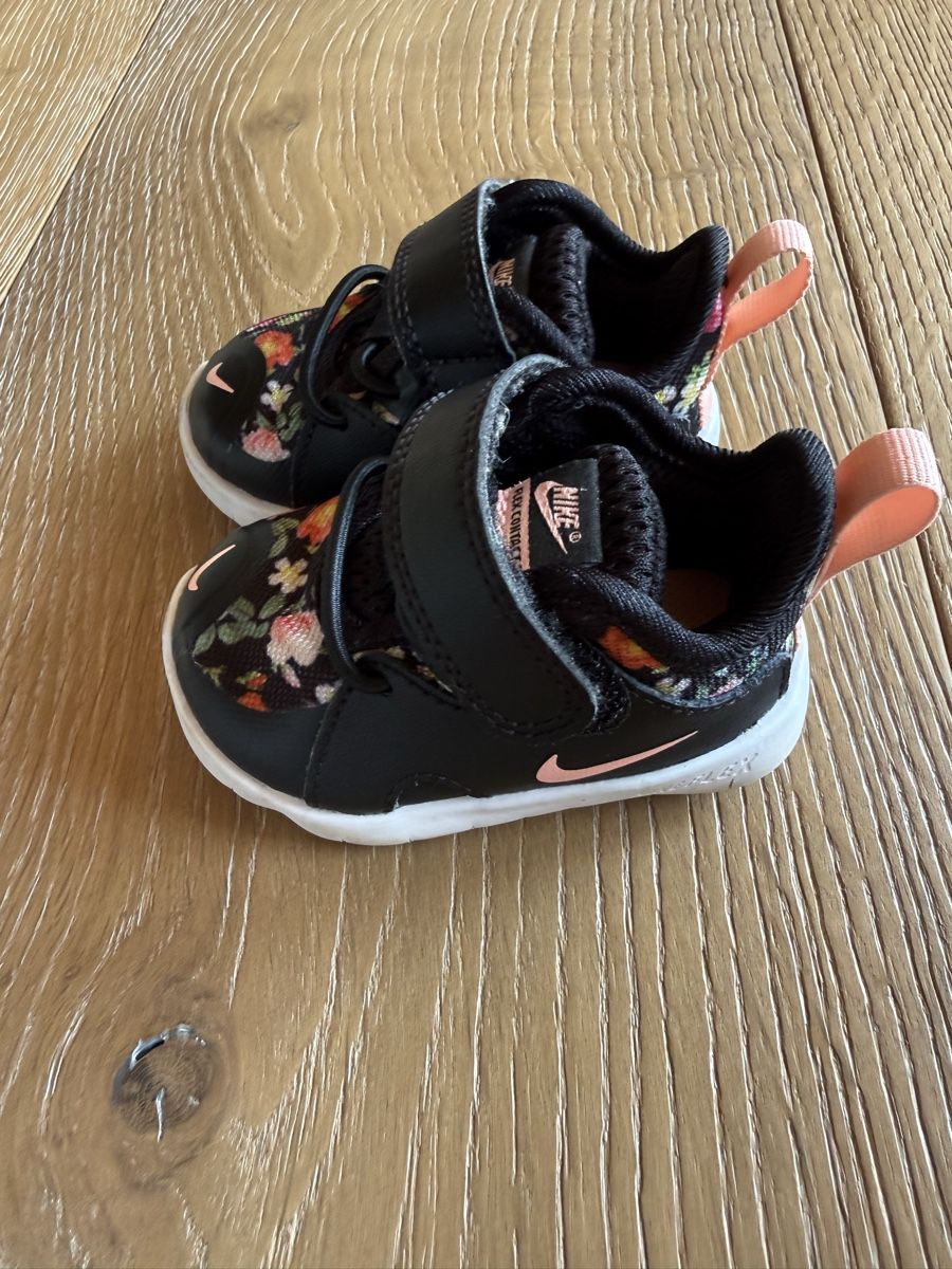 Nike Chaussures garçon: Babyschuhe Nike Grösse 17 – D'occasion à Pragg-Jenaz par gobrist 1