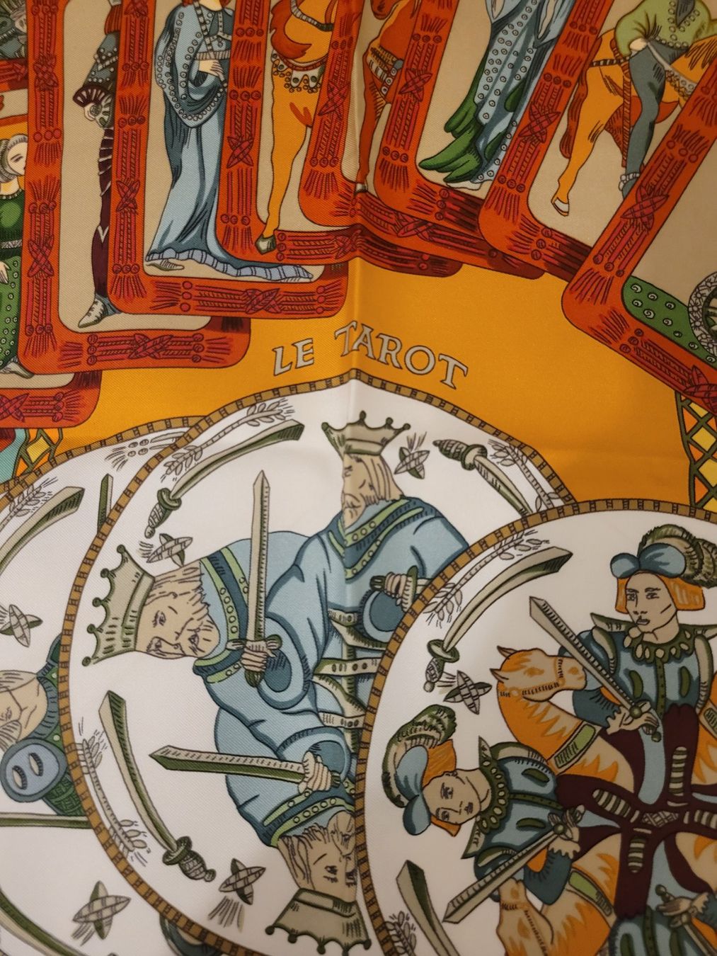 Hermès Foulard & Sciarpe: Foulard Hermès "Tarot" – Usato da St-Sulpice VD venduto da Piggy03 3