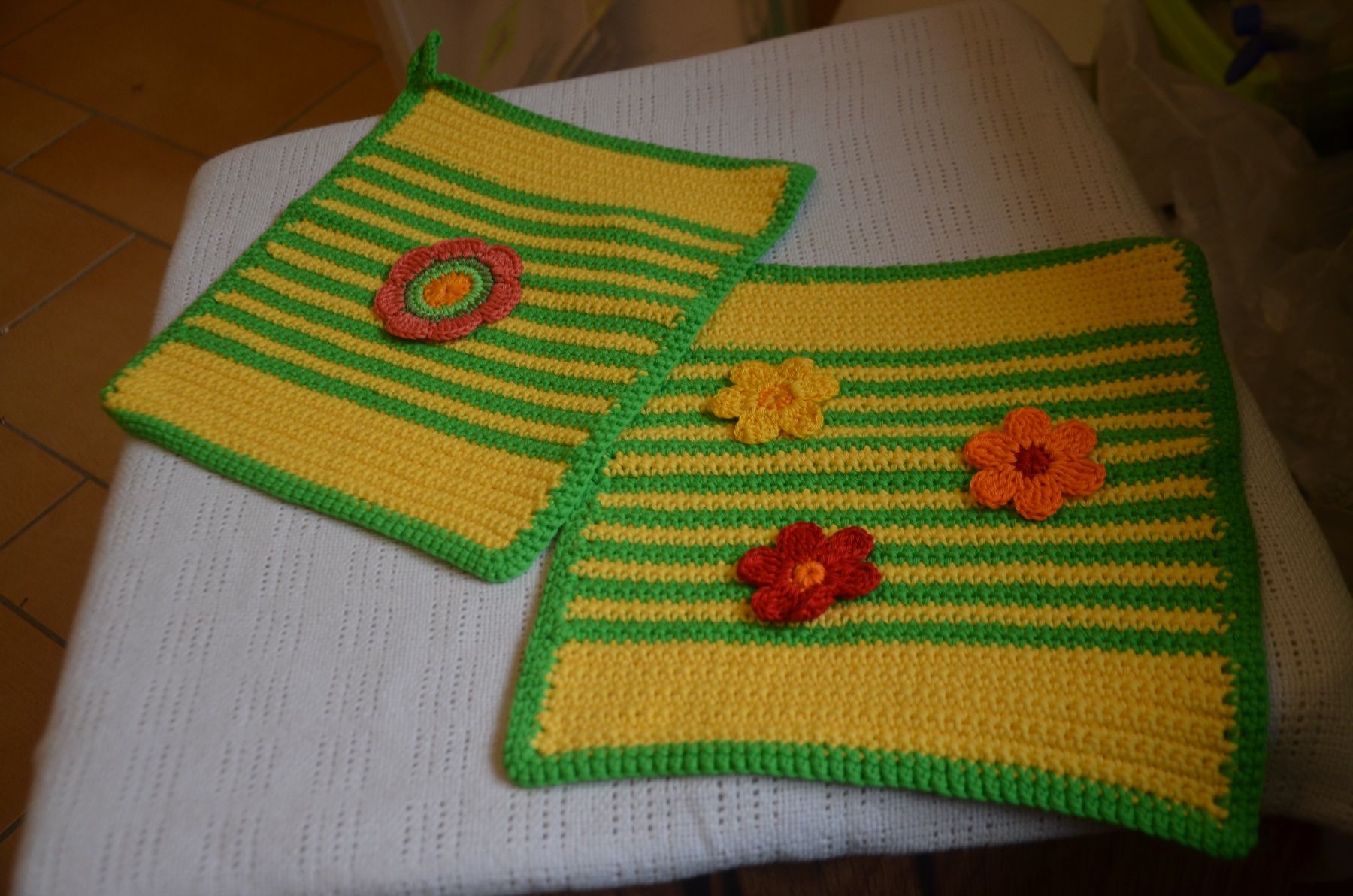 Tutte le decorazioni: 2 STUCK TOPFLAPPEN - NEU - (A) – Nuovo e nell'imballaggio originale da Chiasso venduto da Dolly015