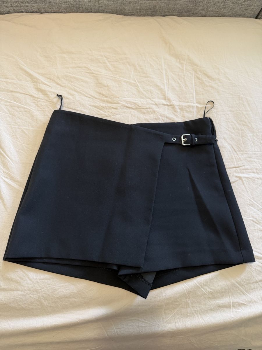 Lotti di vestiti: Shorts noir Zara taille M  – Usato da Grabs venduto da DidiPop290