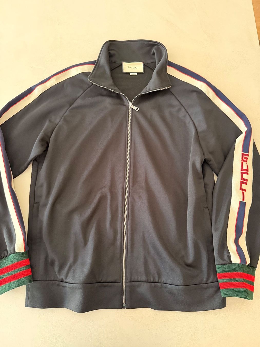 Gucci Jacken: Gucci Zip Trackjacket mit Logo Detail – Gebraucht aus Chambésy von rob_gl27