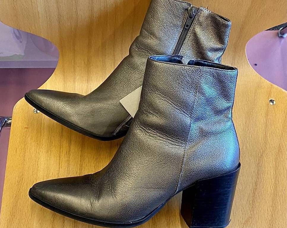 Scarpe da donna: Bottines gris argentée - San Marina Taille 39 – Usato da Cheseaux-Lausanne venduto da Fannelle01 1