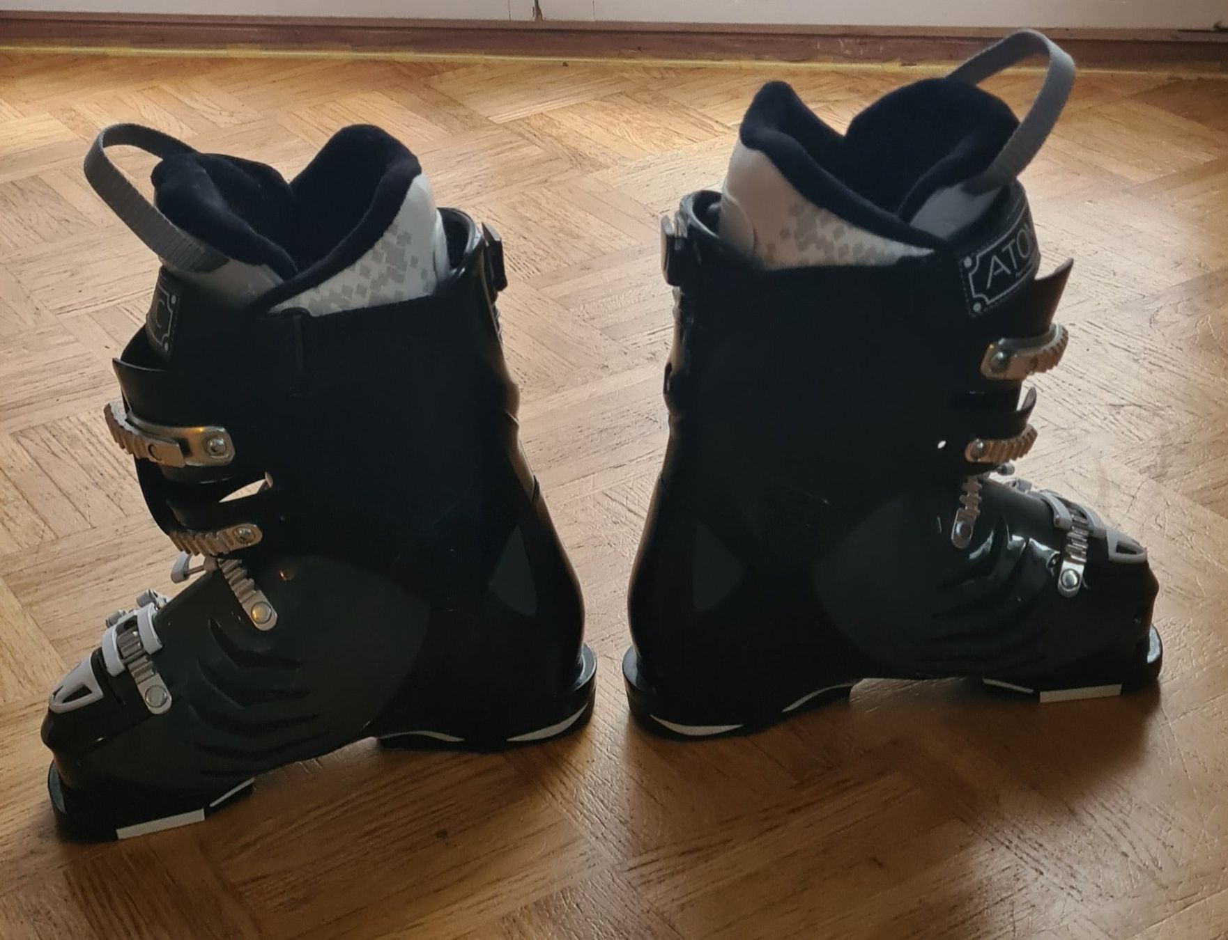 Atomic Scarpe da donna: Skischuh Atomic – Usato da Büron venduto da dor_g9xm 2