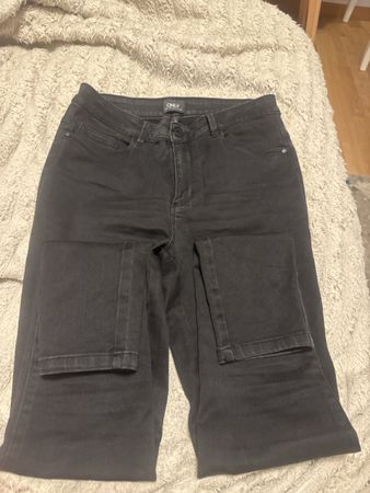 Damen Jeans Hose ONLY schwarz Grösse 38 Zustand sehr gut