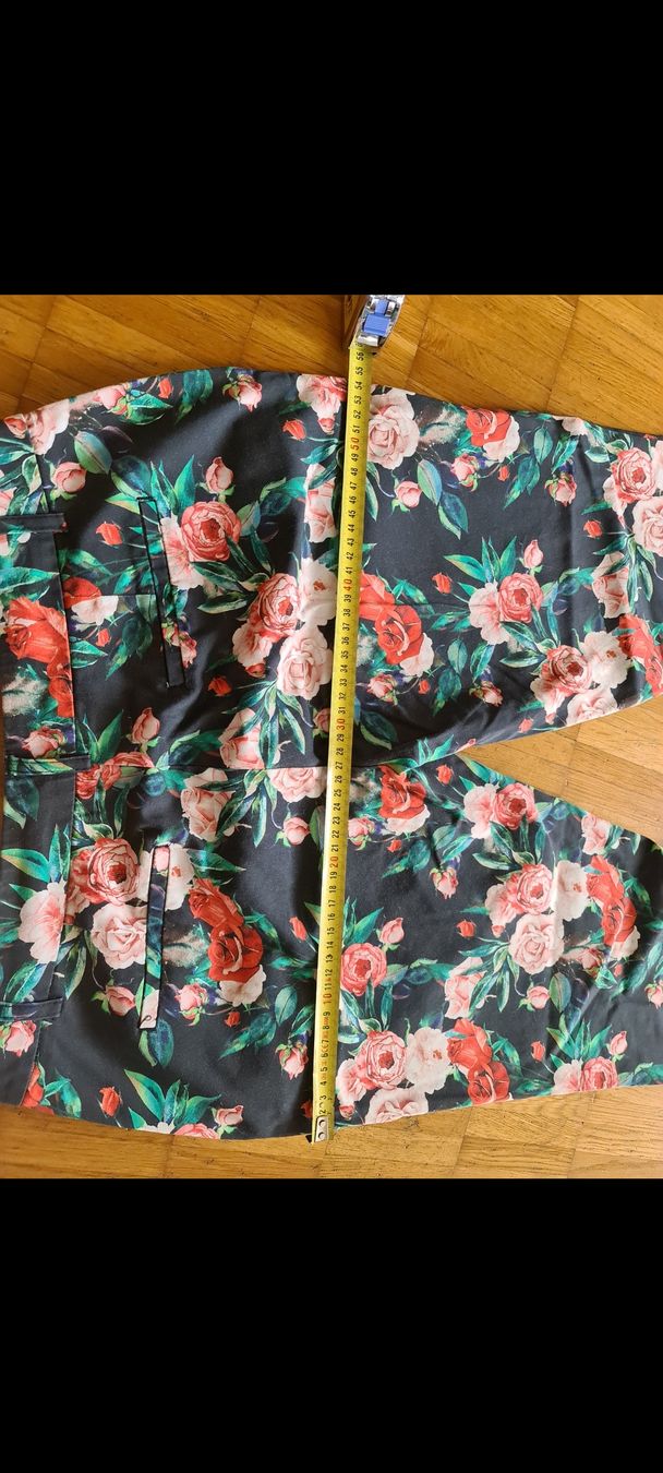 Hosen: Hosen Blumenmuster von MohitoGrösse 38 top – Gebraucht aus Emmenbrücke von gatasalvache 5
