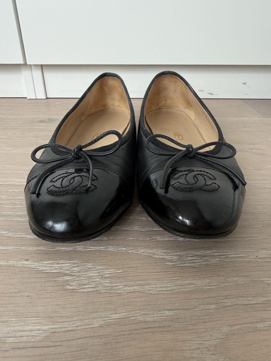 Chanel Chaussures femmes: Chanel Ballet Flats Black Leather, Size 37.5 – D'occasion à Zug par Beolingus22 2