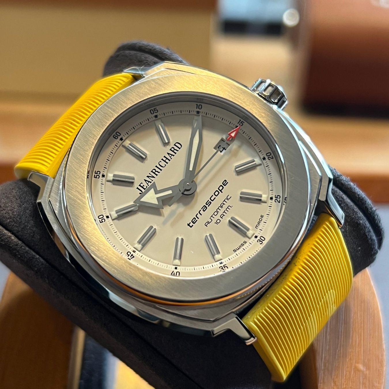 JeanRichard Uhren: JeanRichard Terrascope Silver Dial Automatic Date 60500 – Gebraucht aus Carouge GE von Watchaser 7