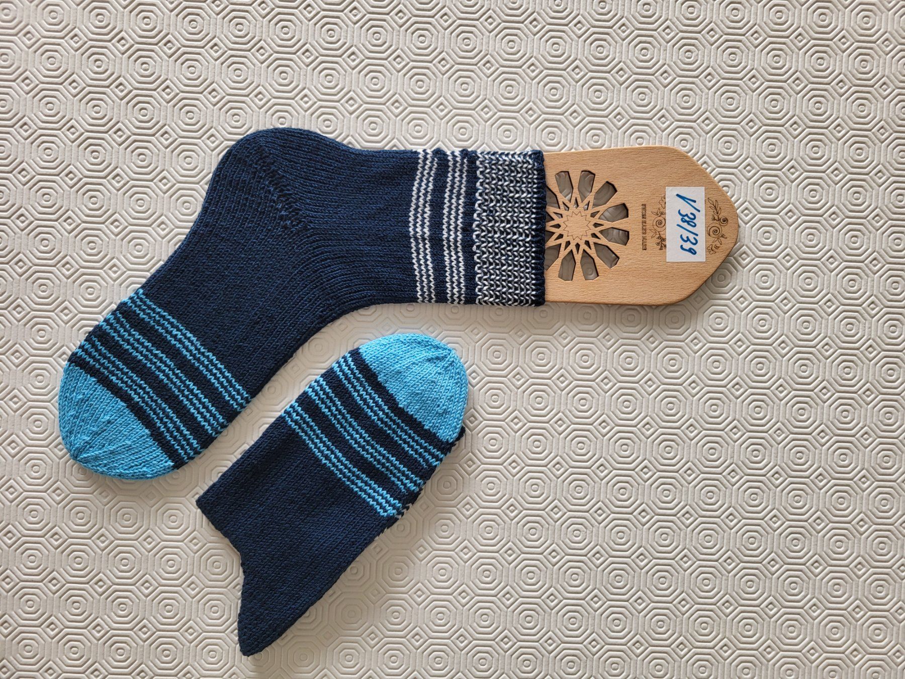 Calze: vegane Socken handgestrickt 38/39 – Nuovo (secondo la descrizione) da Männedorf venduto da thjohn