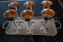 6 sehr gut erhaltene Liquor Becherchen