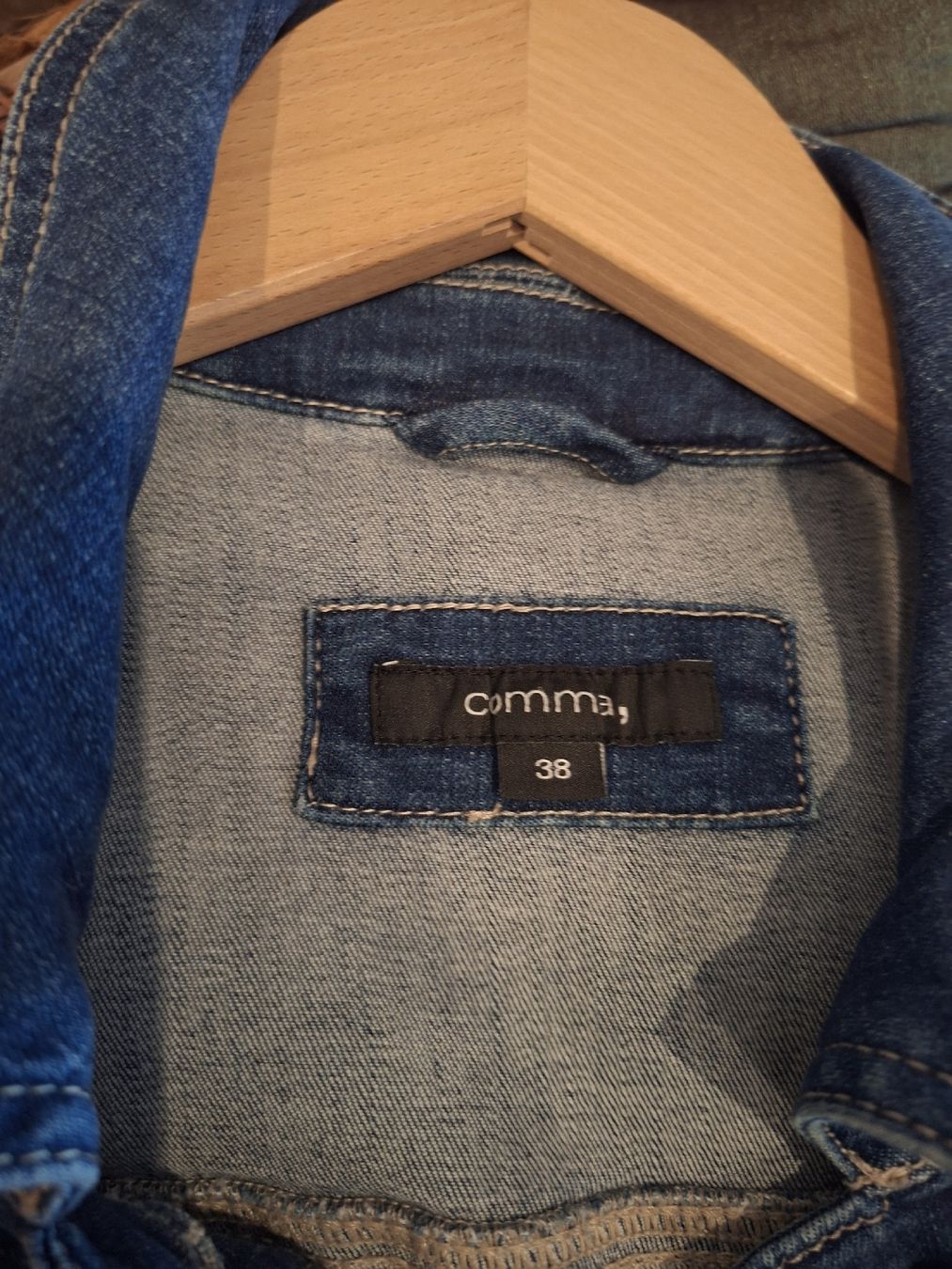 Comma Jacken: Jeansjacke Comma, Gr. 38 – Neu (gemäss Beschreibung) aus Hausen AG von Emirfinn 1