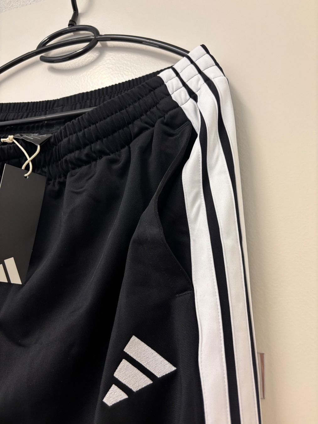 Adidas Hosen: Adidas Trainingshose – Neu und originalverpackt aus Zürich von mc__2kll 1