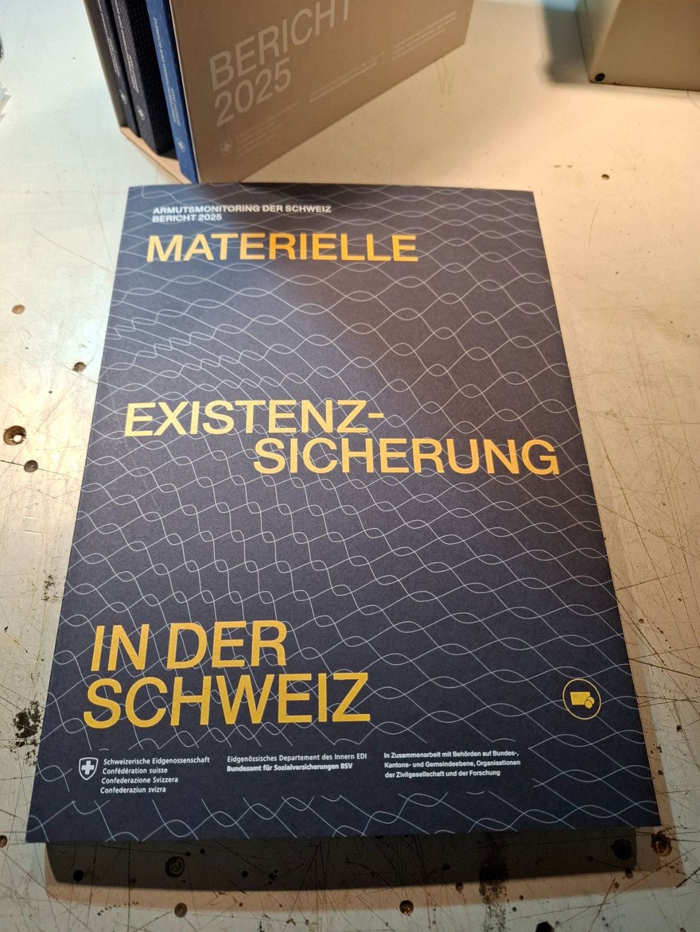 Libri: Armutsmonitoring der Schweiz Bericht 2025 Set – Nuovo e nell'imballaggio originale da Langnau i. E. venduto da Superseven69 2