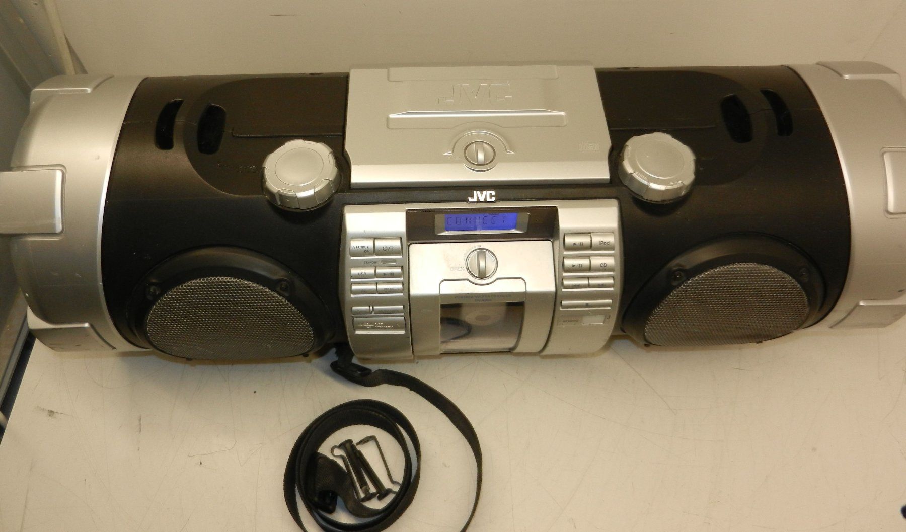 JVC Tragbarer Mediaplayer: JVC BoomBlaster RV-NB50 mit IPod – Gebraucht aus Männedorf von livesteam 3