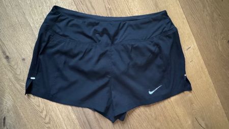 Gepflegte Nike Damen Runningshorts in Schwarz Gr. S