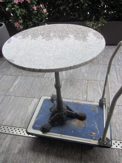 Tables: Bistrotisch mit Granitplatte – D'occasion à Aarau Rohr par biene1988