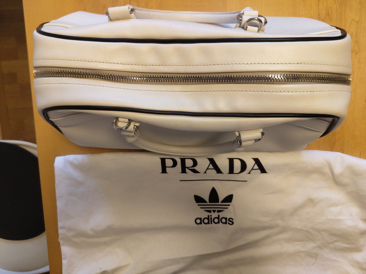 Prada Borse: Prada x Adidas Bowling Bag Weiss mit Staubbeutel. – Usato da Männedorf venduto da faz_qw96 1