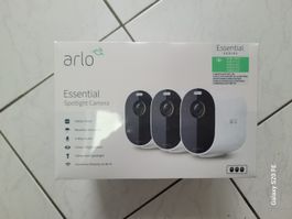 Arlo Essential Spotlight Camera 3 Pack Neuf sous blaster