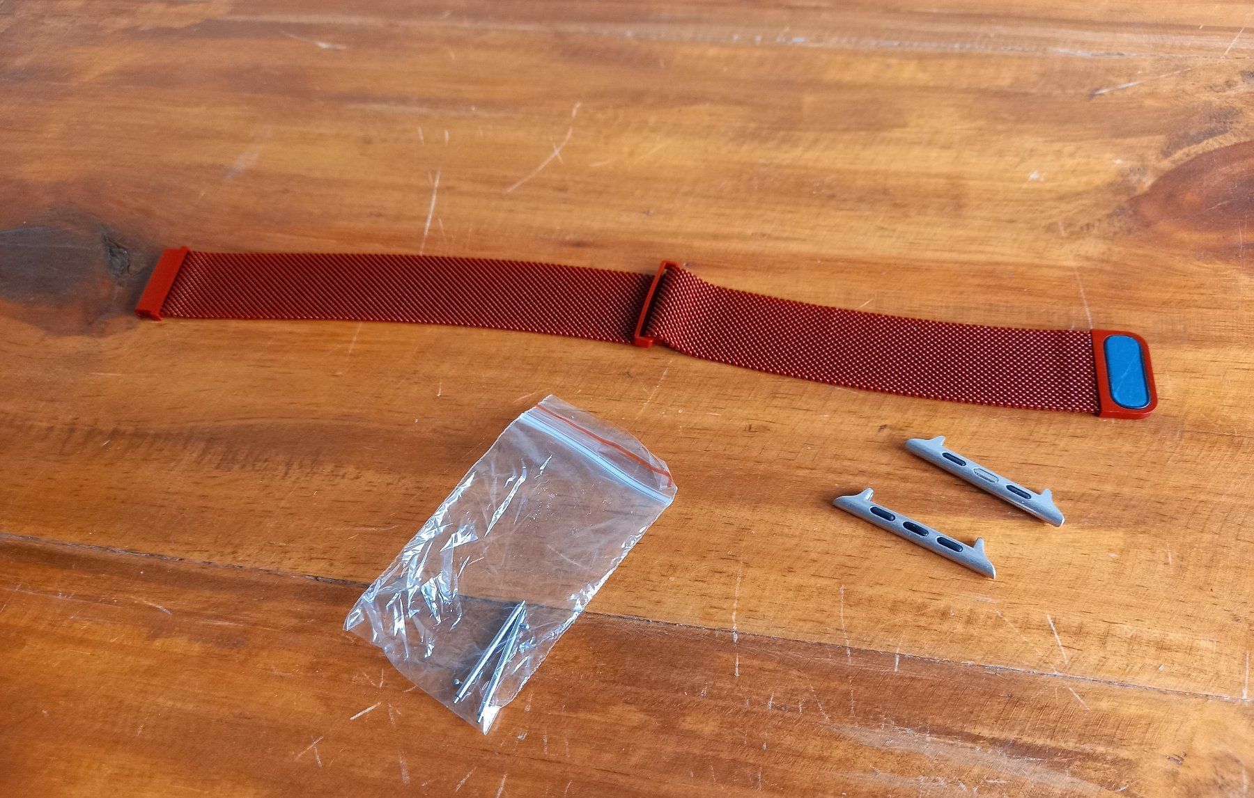 Apple Armbänder & -reifen: Rotes magnetisch Edelstahlarmband für Apple Watch 42,44,45mm – Neu und originalverpackt aus Lausanne von WATCH-WORLD