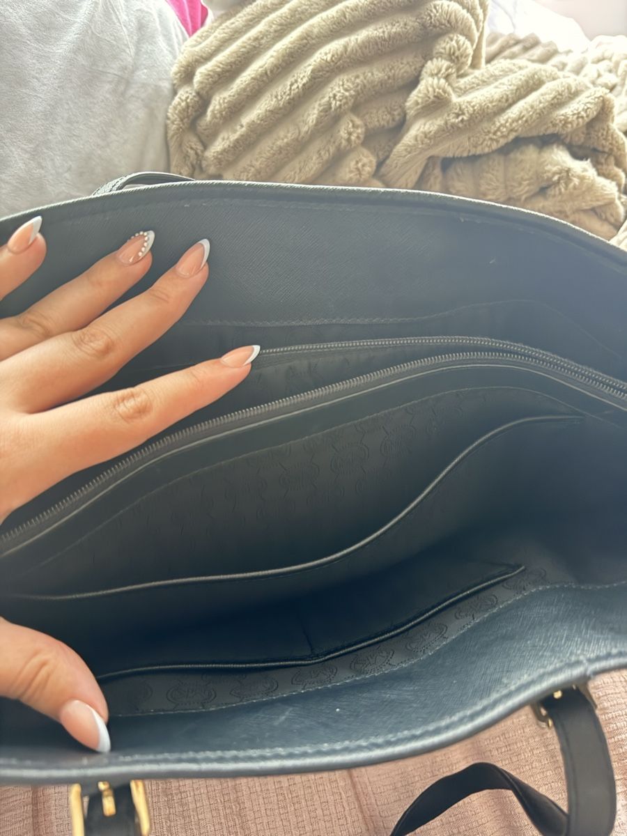 Michael Kors Borse da donna: Michael Kors Handtasche schwarz – Usato da Mettmenstetten venduto da jae_qb7g 3