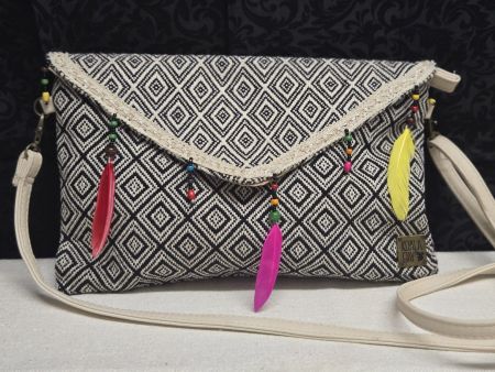 Schultertasche Boho Ibiza Style schwarz weiss Fransen Federn