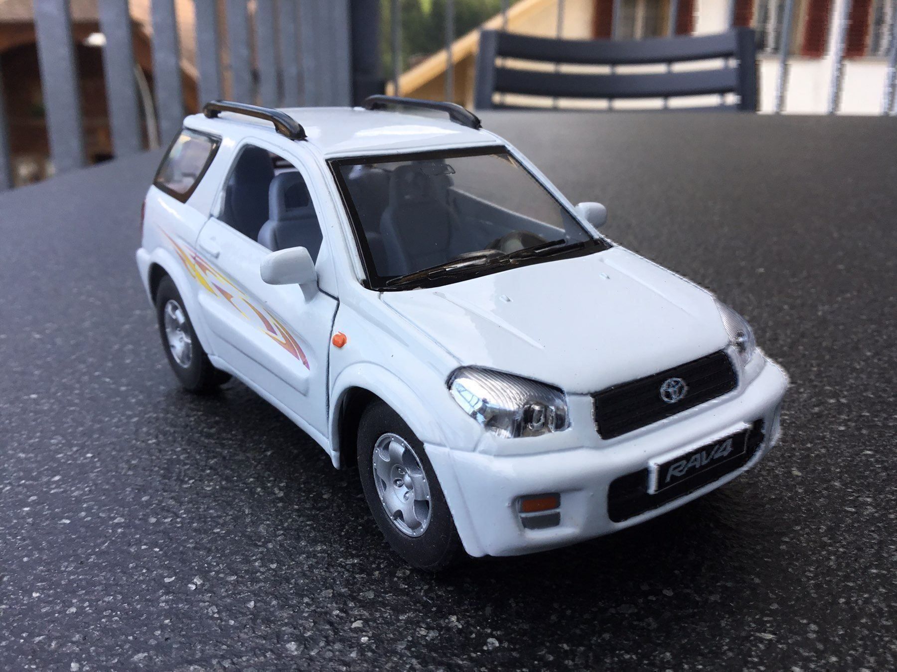 Toyota Modellautos: Toyota RAV4 – Neu (gemäss Beschreibung) aus Erlenbach im Simmental von Model_box 1
