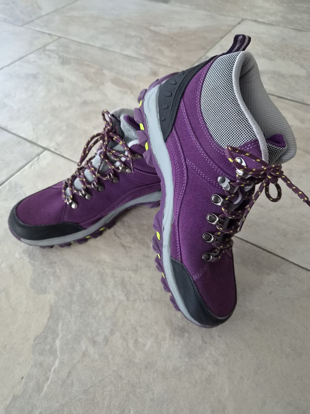 Scarpe da uomo: Wanderschuhe lila, Grösse 43, neuwertig – Usato da Niederrohrdorf venduto da Miripfiri 3