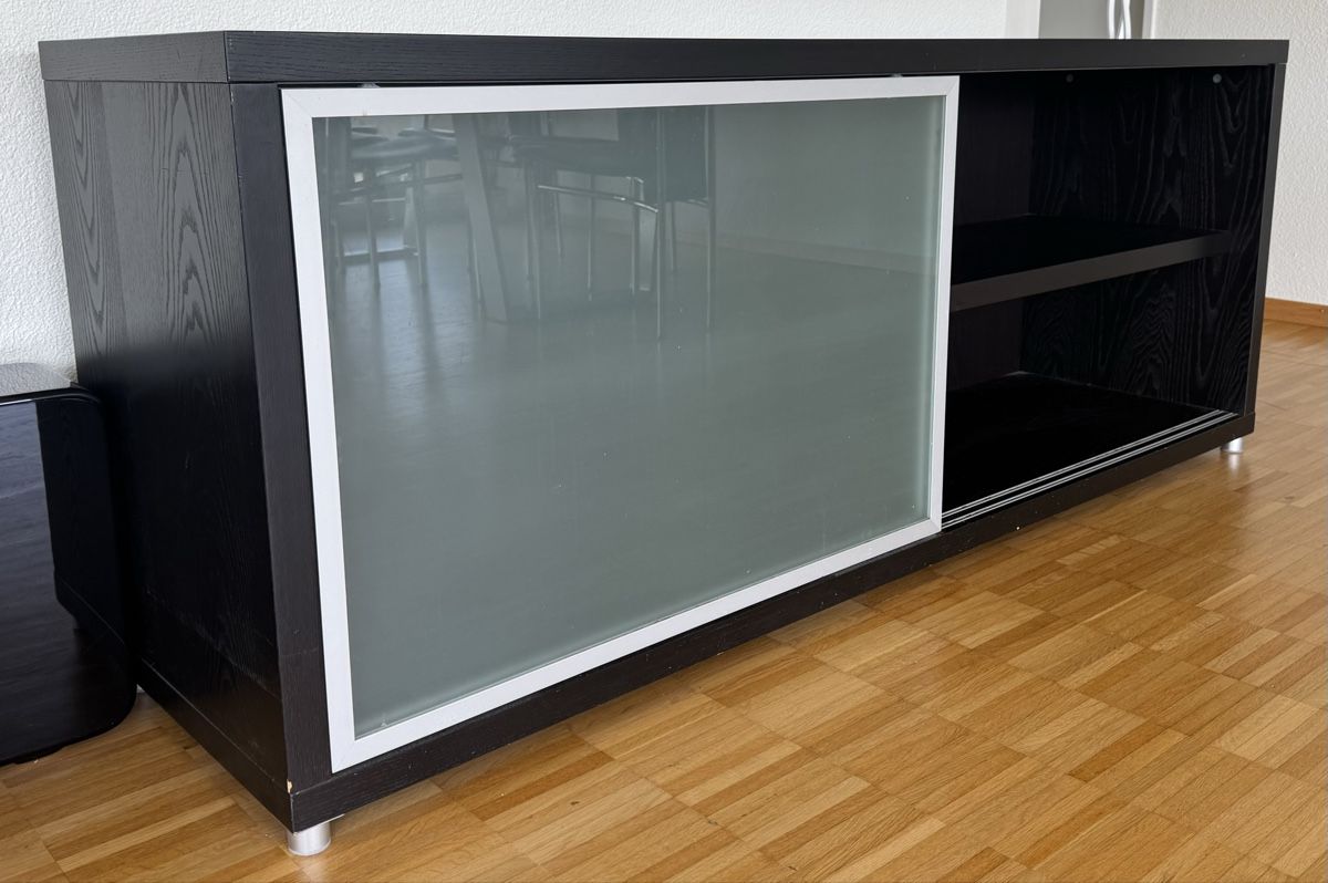 Cassettiere: Sideboard mit Glasfront, schwarz – Usato da Luzern venduto da Markusd75