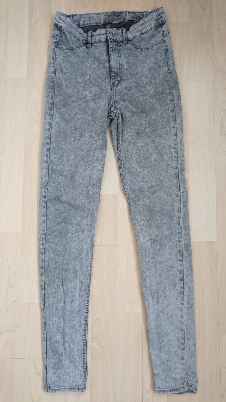 H&M Jeans: Damen Jeans Divided H&M Gr. XS Stretch – Usato da Hallau venduto da CHACLA