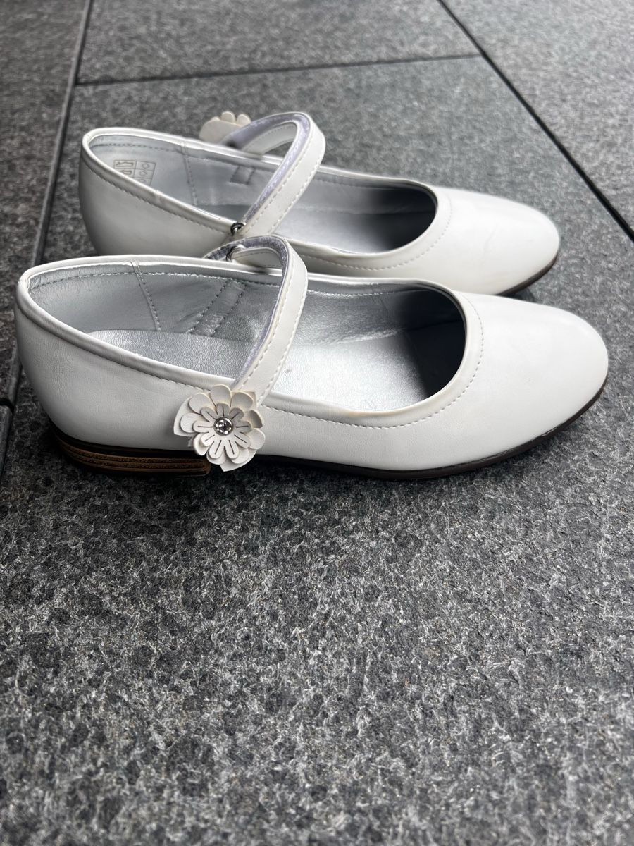 Friboo Schuhe für Mädchen: Weisse Mädchen Schuhe Gr. 32. Festlich✨ – Neu (gemäss Beschreibung) aus Kaltbrunn von mochita76 1
