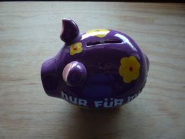 Sparschwein violett, Länge 13cm./Höhe 11 cm.