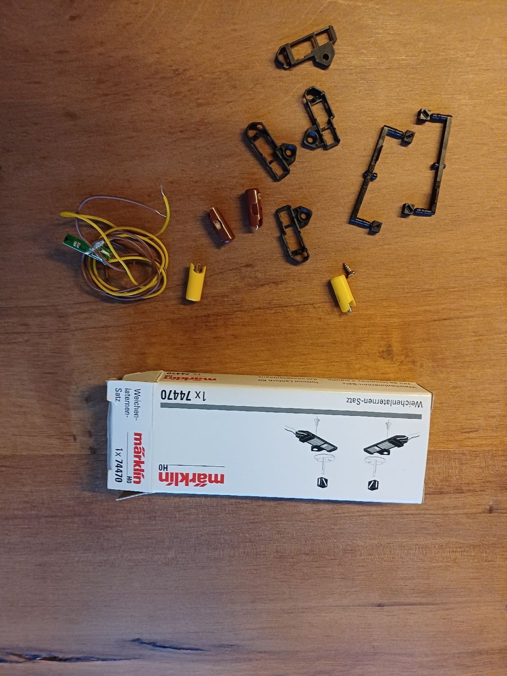 Märklin Modellini di ferrovie: 3x Märklin H0 Weichenlaternen-Satz 74470 – Nuovo (secondo la descrizione) da Häggenschwil venduto da LeSaH1 2