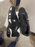 Baskets de sport noires, semelle épaisse, neuves