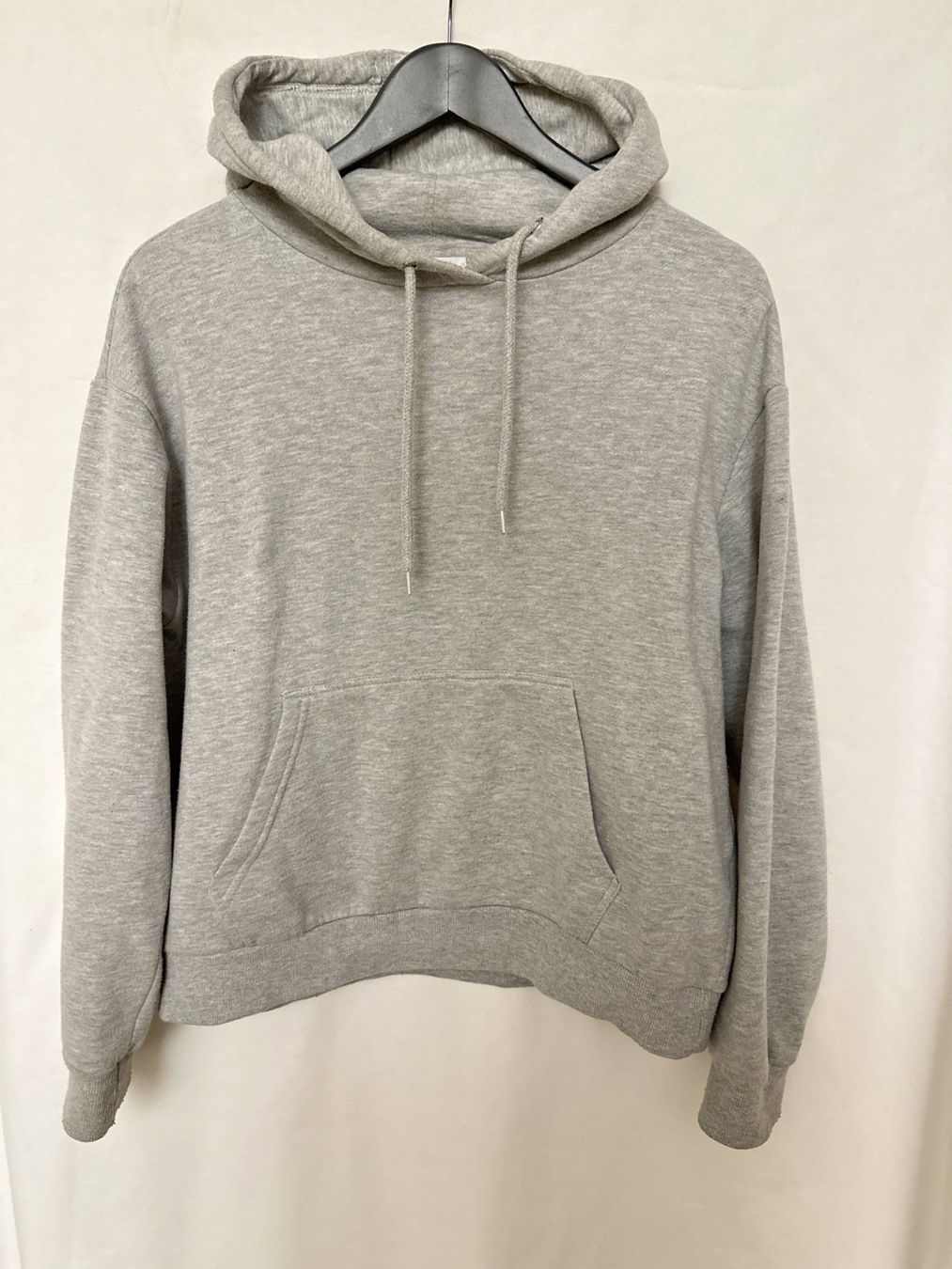 Pullover & Sweatshirts: grauer Kapuzen Hoodie Pullover Gr. S – Gebraucht aus Sarmenstorf von taosun1