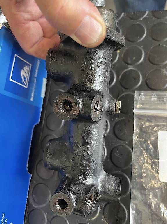 BMW Tutti pezzi di ricambio auto: ATE Hauptbremszylinder (BMW E24 E12 E3 E9) – Usato da Wil SG venduto da pantau13 1