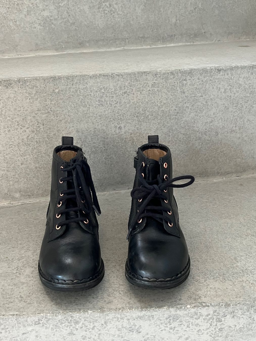 Pom d'Api Scarpe per ragazze: Bottines noire Pom d’Api – Usato da Etagnieres venduto da LV1982