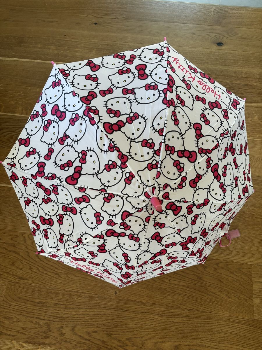 Autres pour enfant & bébé: Hello Kitty Regenschirm – Défectueux à Würenlos par Ashley24 1