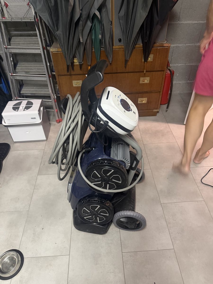 Accessoires de piscine: Robot de piscine Zodiac Vortex 3  – D'occasion à Chéserex par Jteo