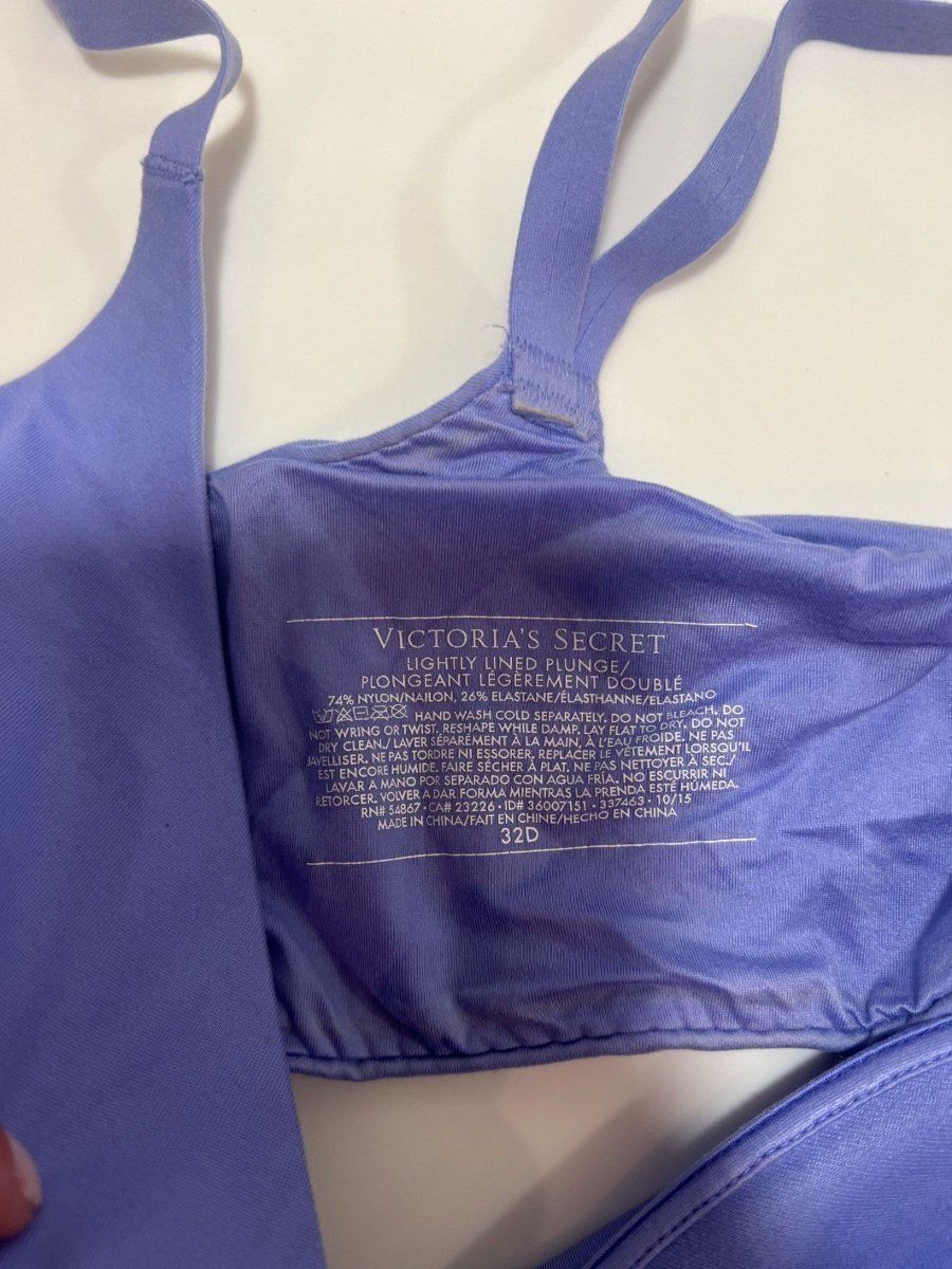 Victoria's Secret Autres dessous: Victoria's Secret Lightly lined plunge, Size 32D – D'occasion à Muri b. Bern par SigridW 1