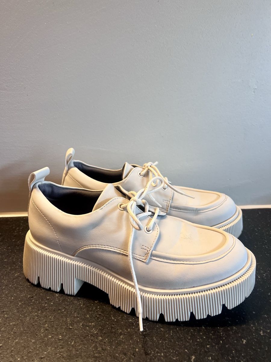 Damenschuhe: Beige Schuhe Gr 37 – Gebraucht aus Balgach von Ni.Steiger
