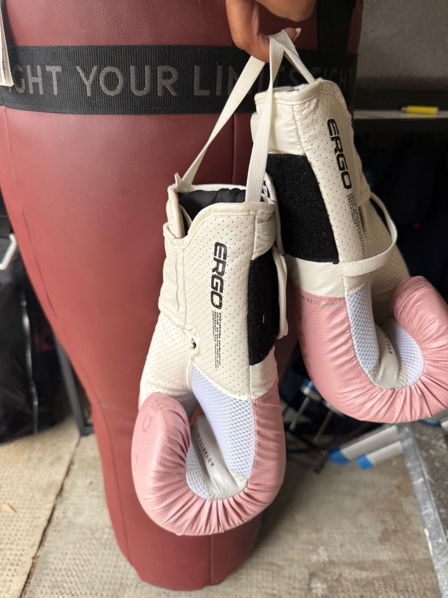 Boxsäcke: Boxsack mit Boxhandschuhen  – Gebraucht aus Pratteln von tam32 2