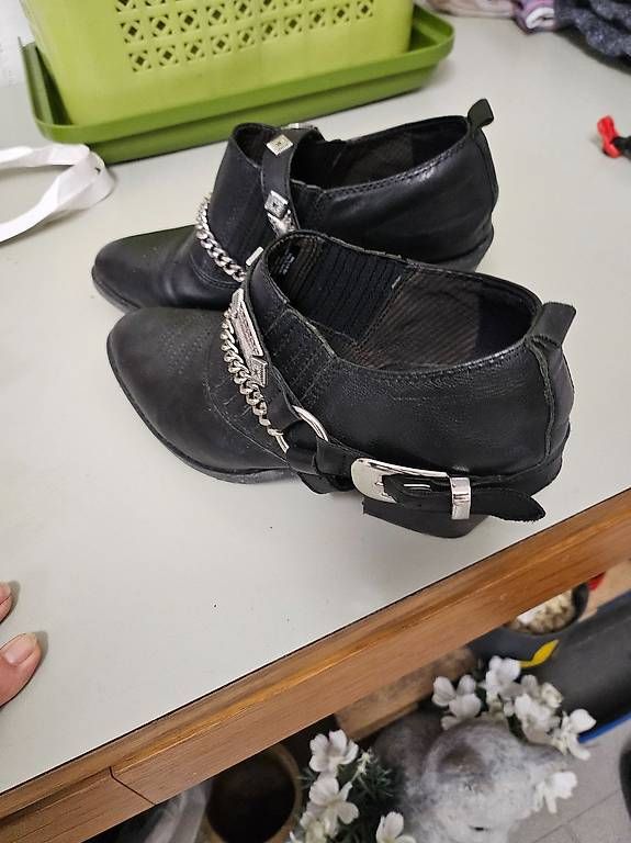 Damenschuhe: Exklusive Schuhe – Gebraucht aus Steinen von ruthmariaschelbert 2